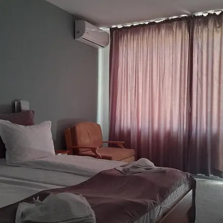 Hotel Family Saga