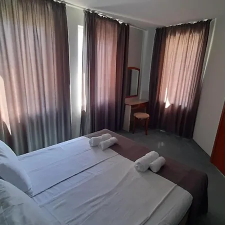 Hotel Family Saga